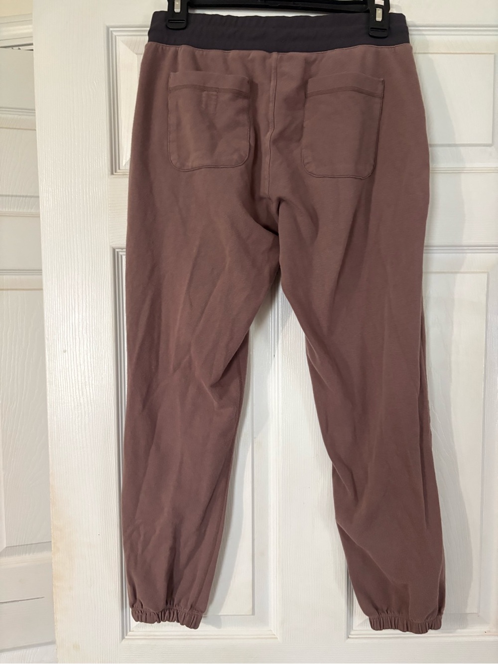 Vuori Sunnyside Crew and Laguna Joggers set - Picture 6 of 7